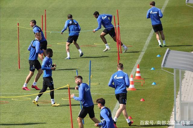 拉齐奥3-0战胜尤文，成为意甲争冠黑马